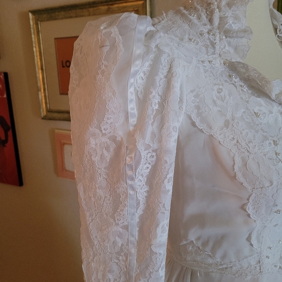 1970's Vintage Union Label White Lace Full Train Wedding‎ Dress - Picture 5 of 13